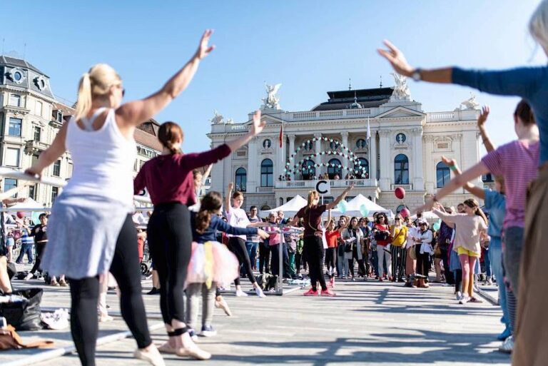 Mit Tanzschritten in die neue Saison