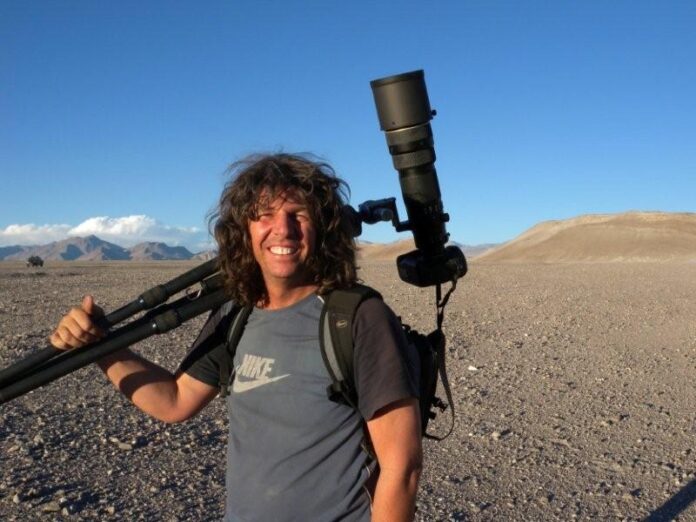 55_Michael_Martin_mit_seiner_Nikon-Kamera_in_Argentinien_im_Jahr_2009