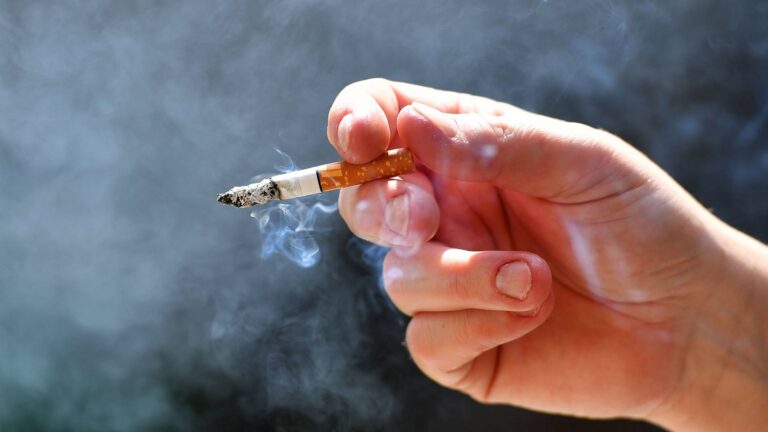 Anteil starker Raucher hat sich halbiert