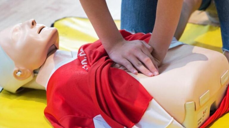 Nur jede zweite Person traut sich zu, im Notfall zu helfen