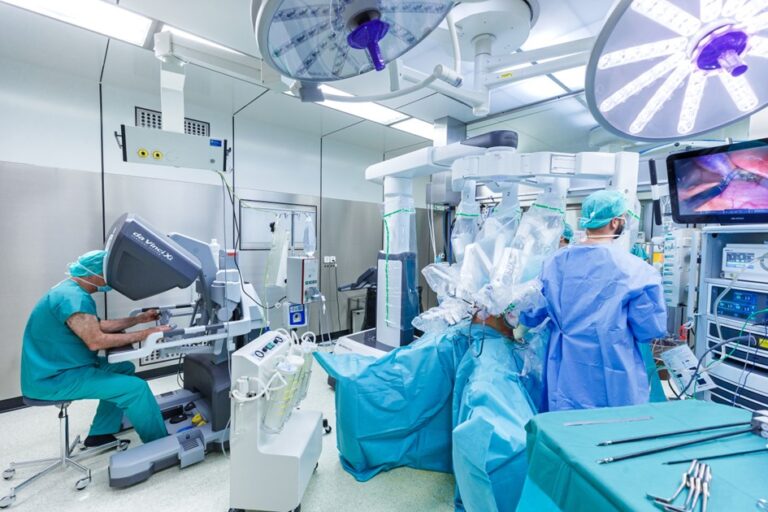 Erstmals in der Schweiz: komplexe Operation mit Roboter