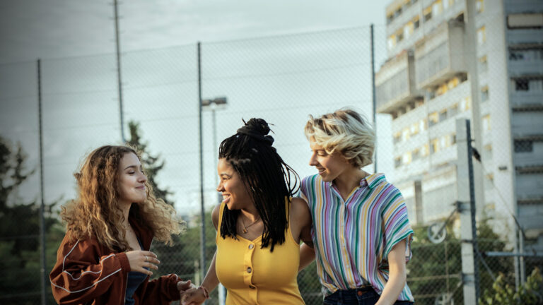 Drei junge Frauen starten durch