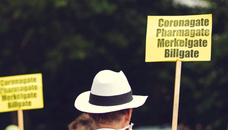 Verschwörungstheorien, Fake News und Rassismus