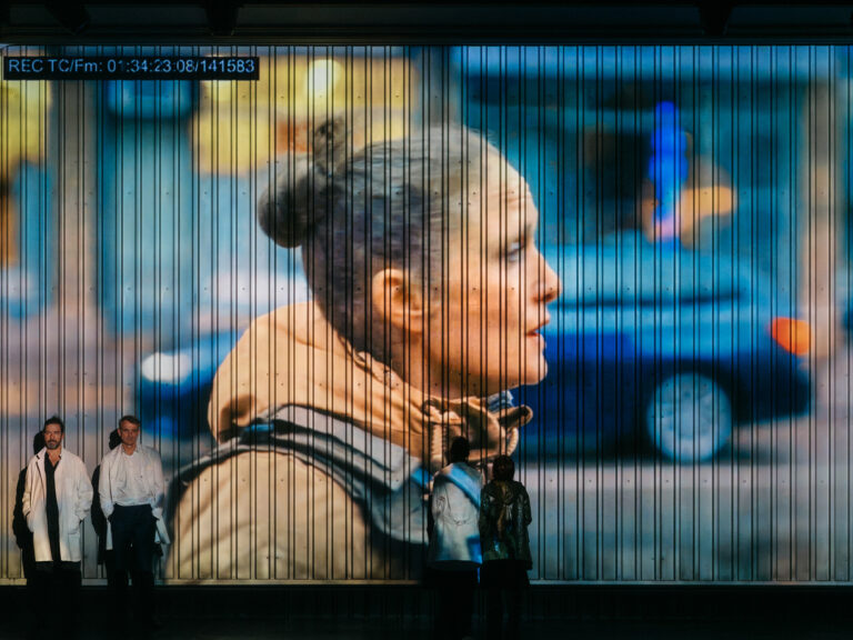 Traumatisierte Frau in Butscha
